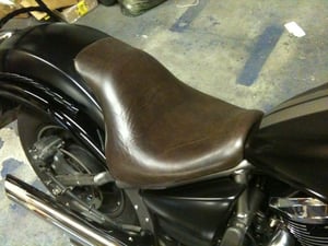 Image of KAWASAKI VN 900 MAVERICK LOWRIDER SOLO LOW PROFILE SEAT IN LEATHER
