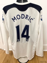 Image 3 of Tottenham Hotspur “MODRIC 14” 2010/11 Home LS Shirt + PL patches (L)