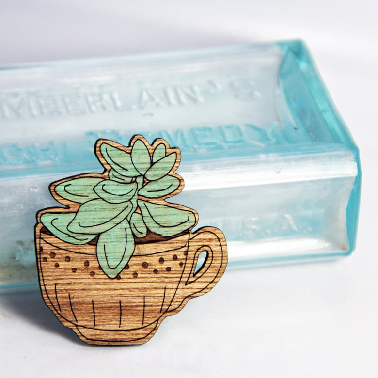 Image of Echeveria in a Teacup Brooch