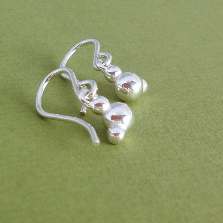 water earrings Image 3
