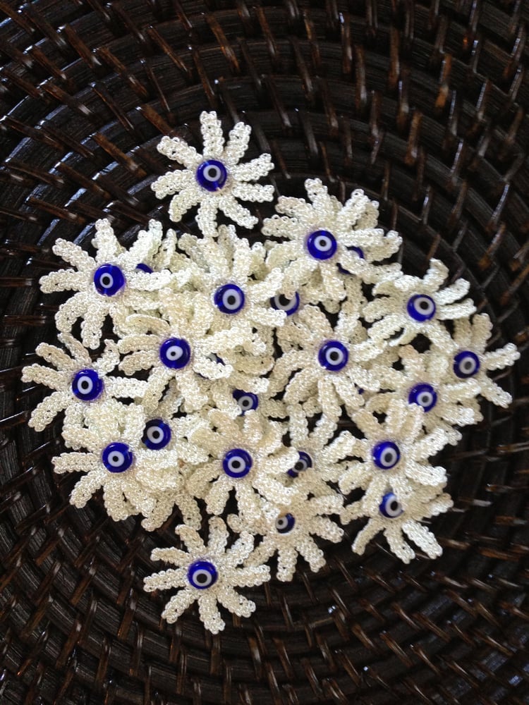 Image of Harmony Oya-Embroidery With Evil-Eye Bead Center (Mavi Boncuk)