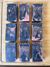 Image 3 of MIDNIGHT BLUSH Charcoal & Oats Soap / Jabón de Carbón y Avena