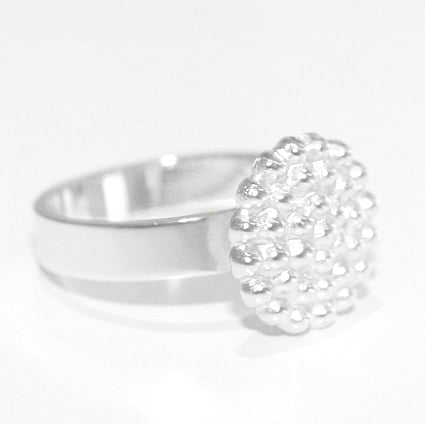Image of Handgemaakte ring met bolletjes-zilver, juwelen te Antwerpen, goudsmid, unieke juwelen