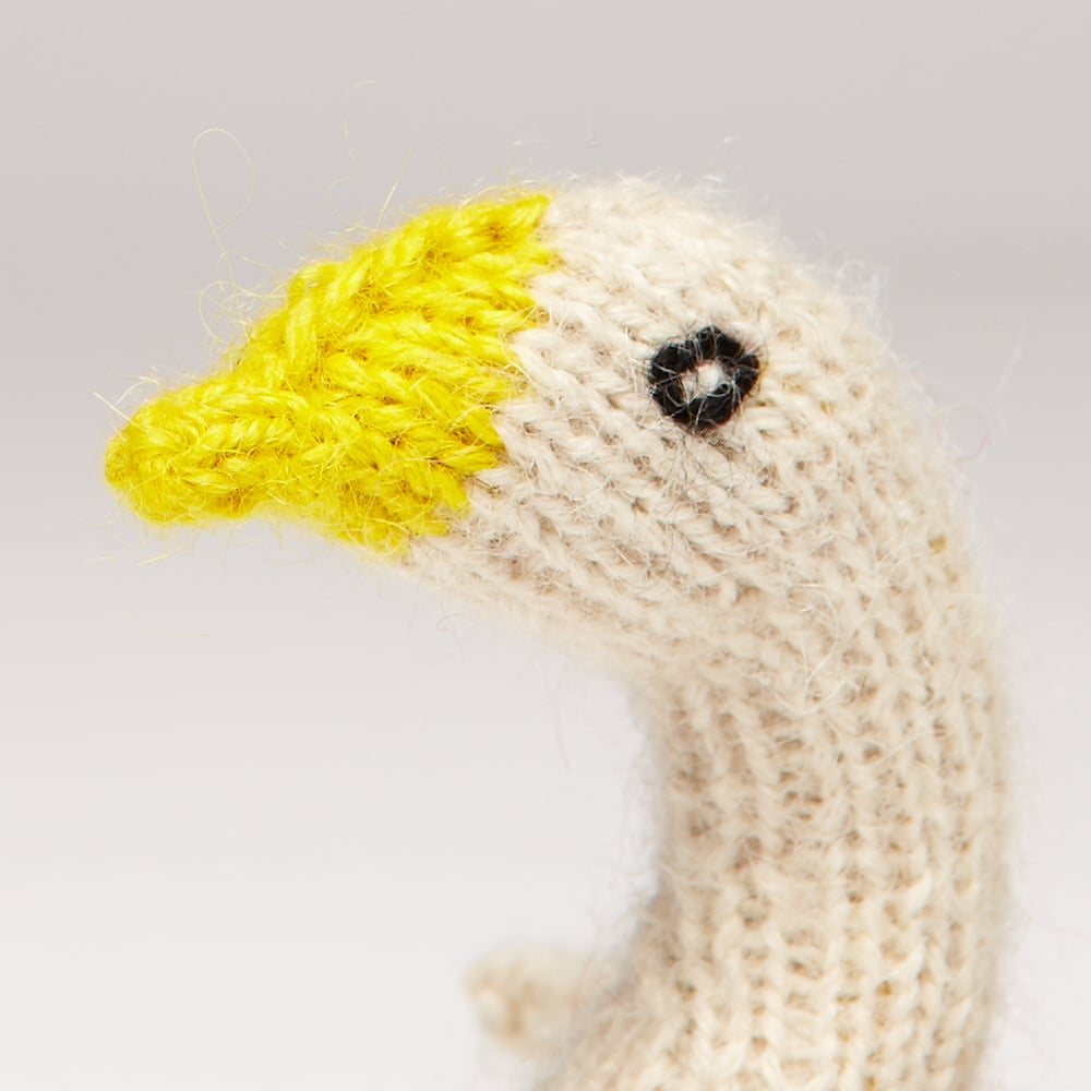 Image of Finger Puppet Swan