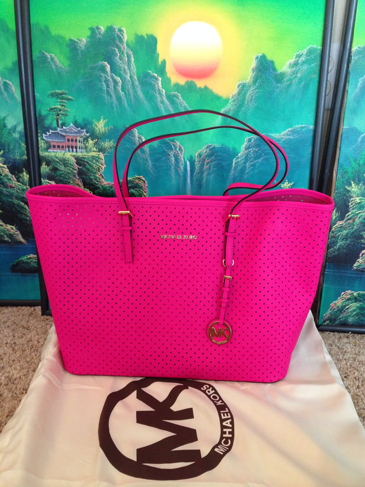 Pink Michael Kors bag. Like new. Sold as is.
