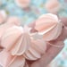 Image of Guirlande sphères rose tendre