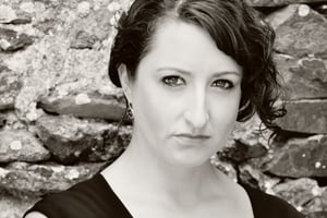 Image of Puce d'oreilles Fleurettes, noir et blanc intemporel