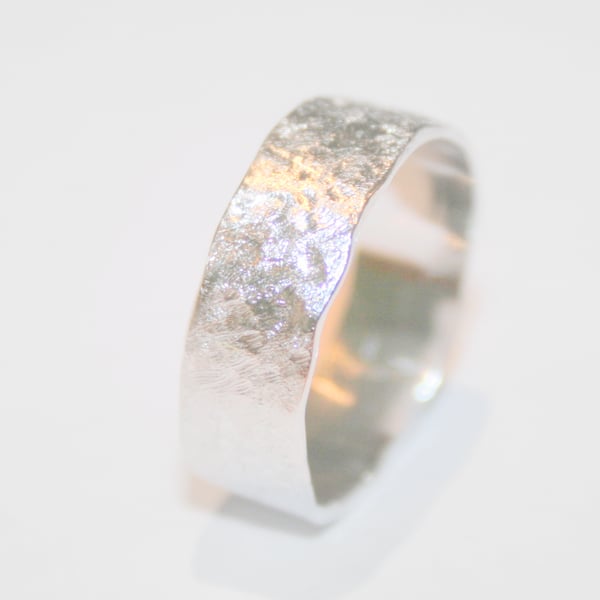 Image of Ring met structuur-grof, juwelen verkrijgbaar te Antwerpen, trouwringen op maat