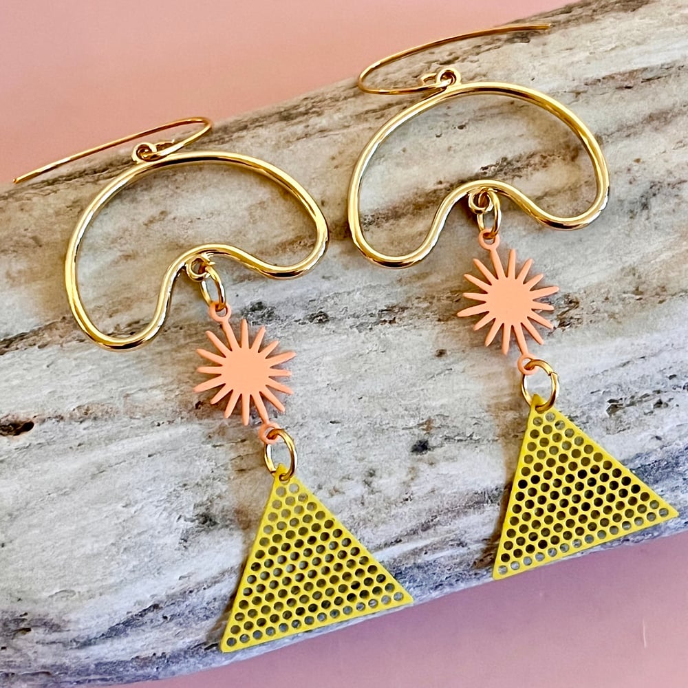 Image of Starburst Shape Earrings - peach and yellow