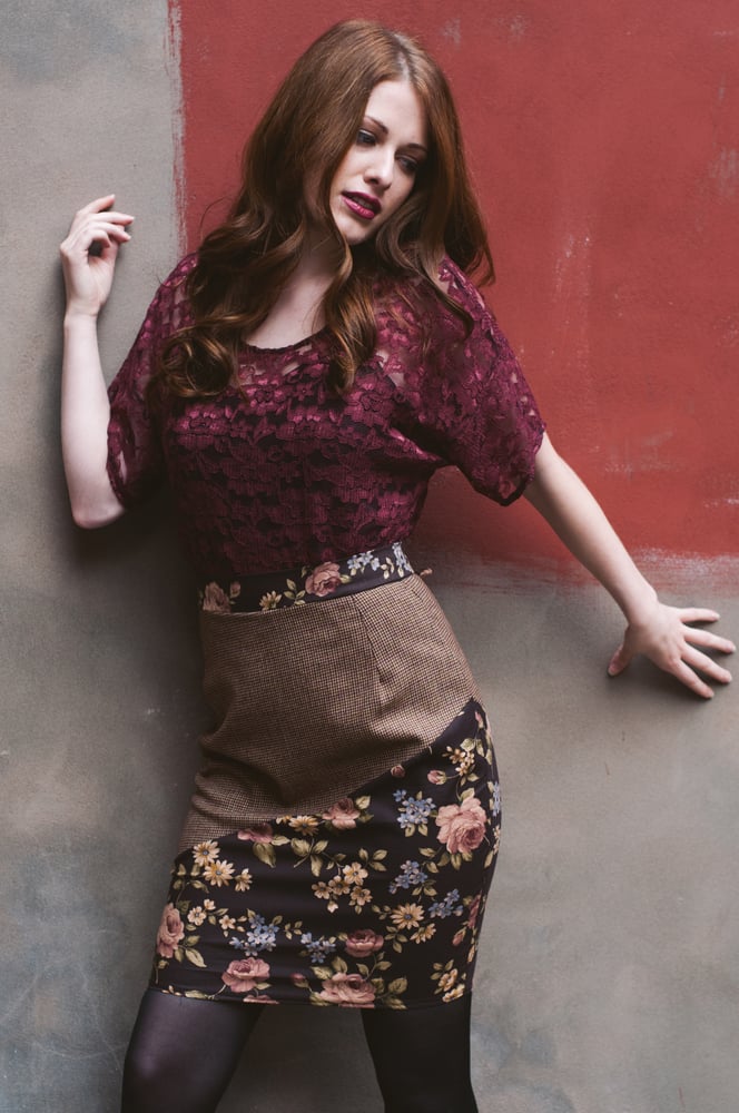 Image of SASKIA - Pencil skirt in tweed & floral