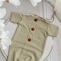 Image 2 of Photoshooting romper Lorenzo | sleeves | cold beige | sitter boys