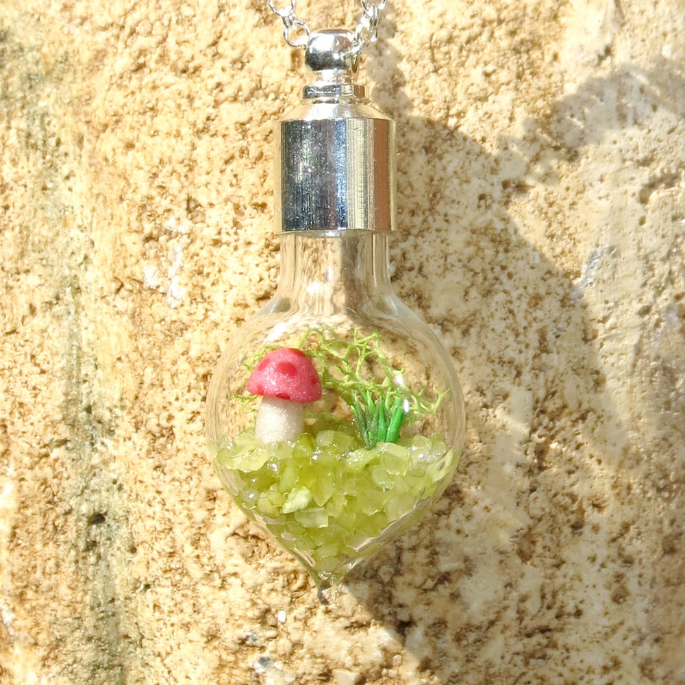 Image of Moss Terrarium on Chain Necklace, Cute Jewelry