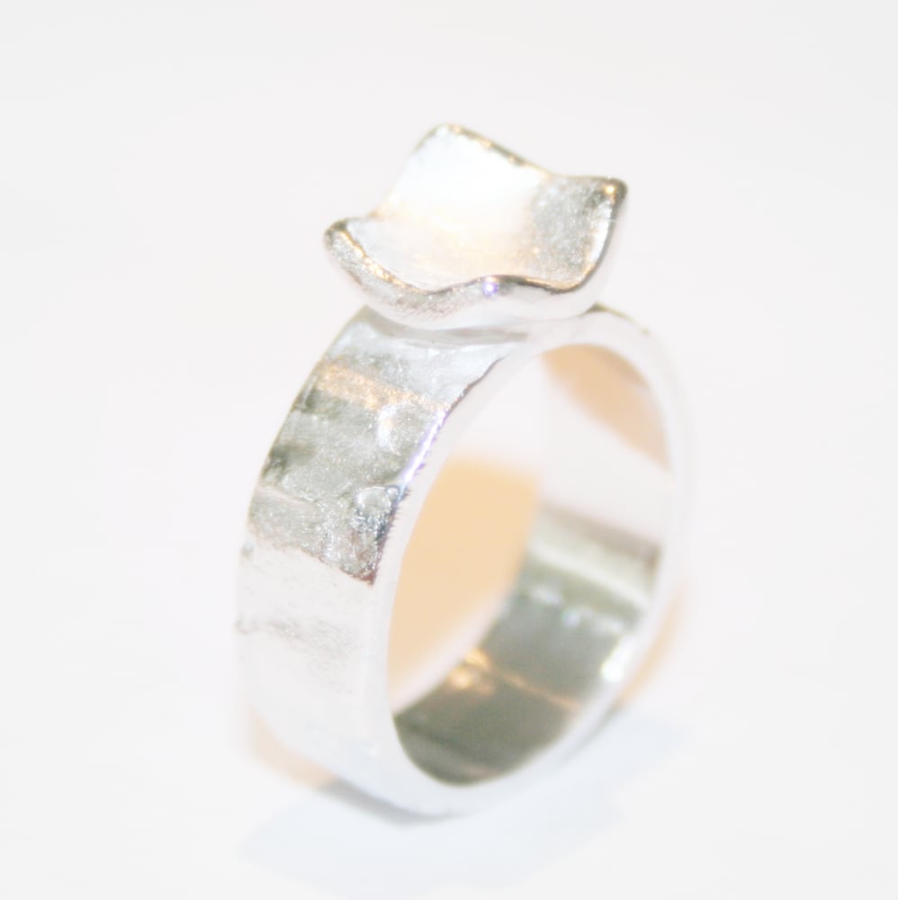 Image of Handgemaakte zilveren ring met vierkant, juweel verkrijgbaar te Antwerpen