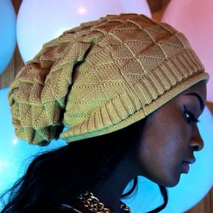 Image of BEIGE OVERSIZED BEANIE