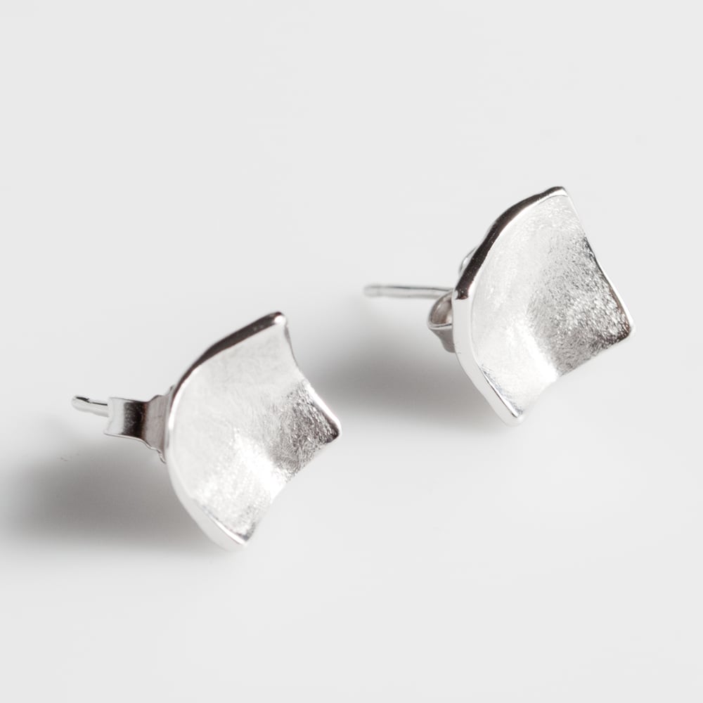 Image of Handgemaakte zilveren oorstekers, zilveren juwelen, te Antwerpen