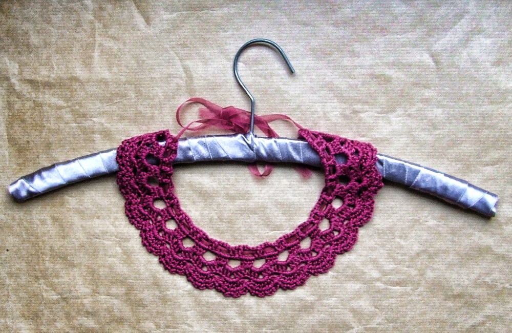 Image of burgundy crochet collar