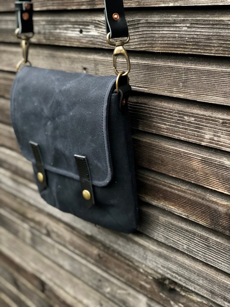 Image of Satchel in black waxed canvas day bag small messenger bag Musette COLLECTION UNISEX