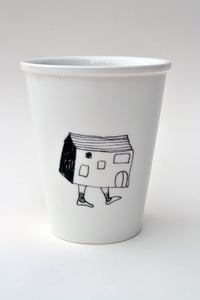 Image de Gobelet en porcelaine "la maison qui marche"