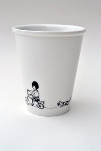 Image de Gobelet en porcelaine "la petite fille au vélo"