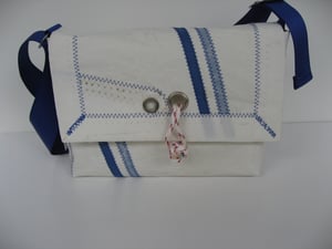 Image of Dover Tasche mit blauen streifen