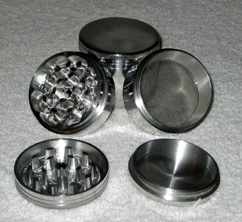 Image of 2 & 1/4" 4-Piece Grinder