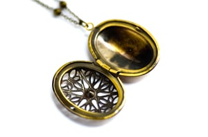 Image of Sautoir médaillon photo filigrané