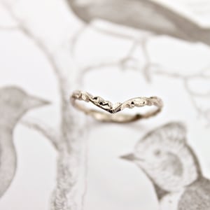 Image of 18ct white gold 2mm floral carved wishbone ring