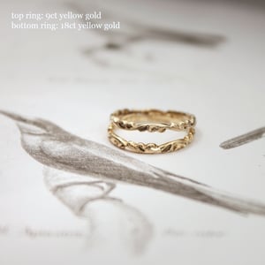 Image of 18ct gold 2mm floral carved ring