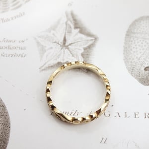 Image of 18ct gold 4mm floral carved ring