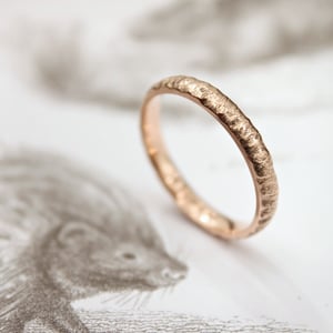 Image of 18ct rose gold 3mm horn texture ring