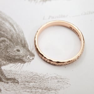 Image of 18ct rose gold 3mm horn texture ring