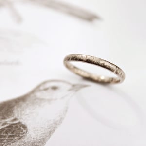 Image of 18ct white gold 2mm horn texture ring