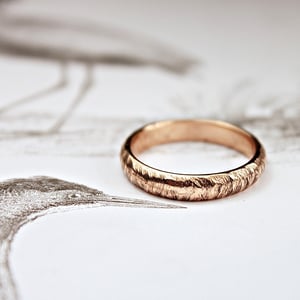 Image of 18ct rose gold 4mm horn texture ring