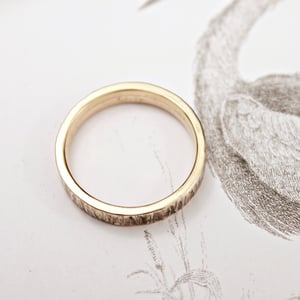 Image of 9ct gold 4mm flat court horn texture ring