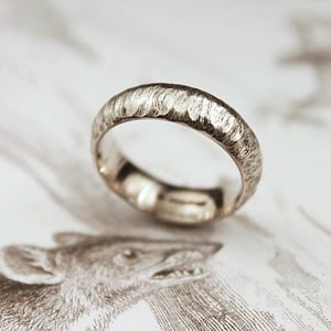 Image of 18ct white gold 6mm horn texture ring