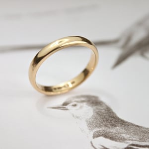 Image of 18ct gold 3mm plain court ring