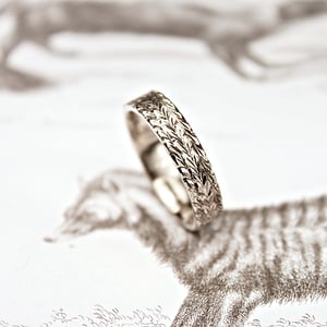 Image of 18ct white gold 5mm flat court herringbone ring