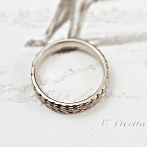 Image of 18ct white gold 5mm flat court herringbone ring