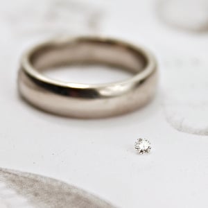 Image of 2.5mm brilliant~cut white diamond