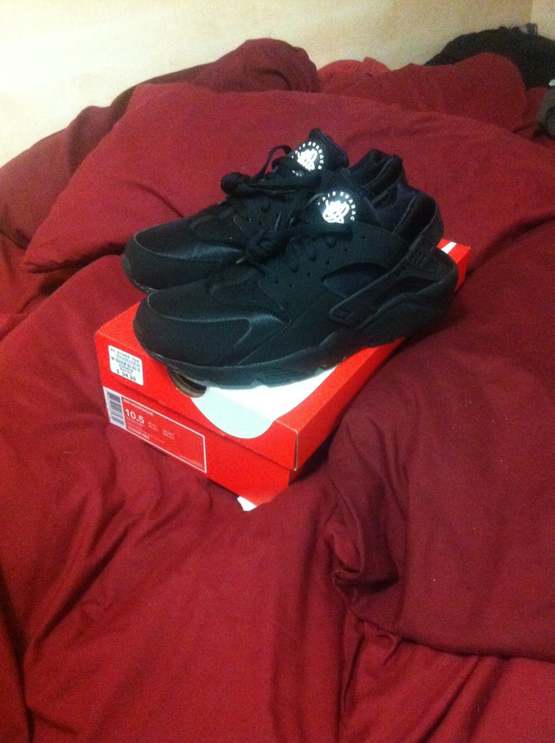 Image of Nike huarache triple black uk9.5 deadstock