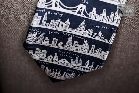 Image of Silk New York City Landmark Tie - Black & White 