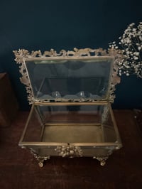 Image 10 of Grand coffre à bijoux reliquaire en cristal biseauté et bronze doré, fin XIXème s.