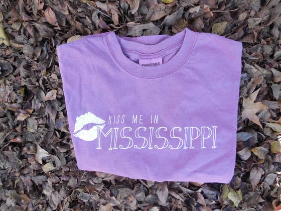 Image of Plum "Kiss Me in Mississippi" T-shirt