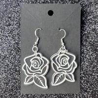 THE GIRLY ROSE