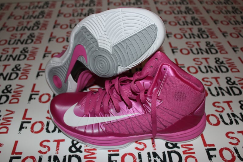 insecto equilibrio Alerta Lost And Found DMV — Nike Hyperdunk 2012 Breast Cancer