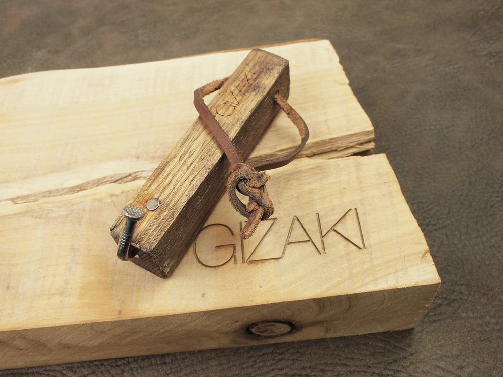 Image of Wood bottle opener / Abrechapas de madera 