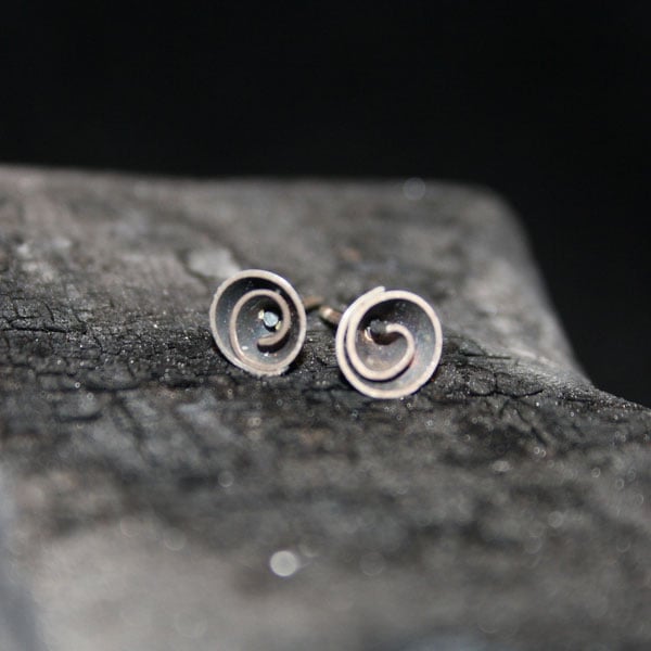 Image of One Pair of Twisted Earrings small