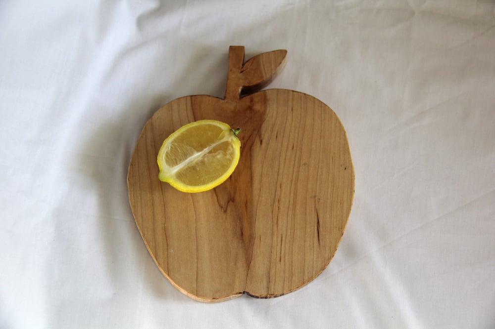 Image of Apple-Shaped Cutting Board