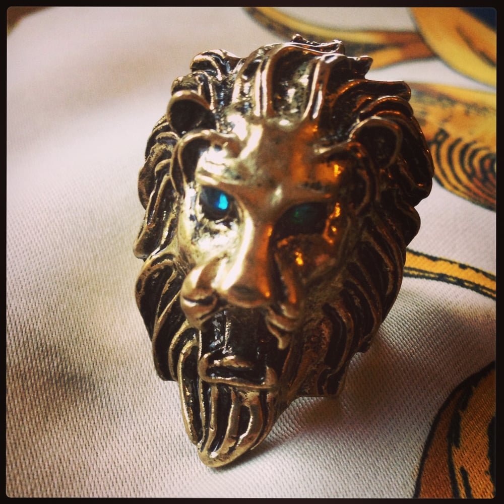 Image of Lion Head Ring.