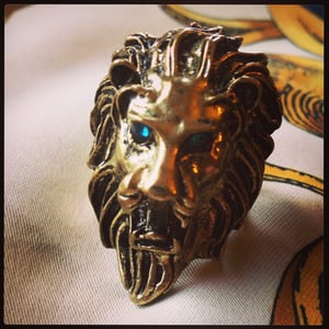 Image of Lion Head Ring.